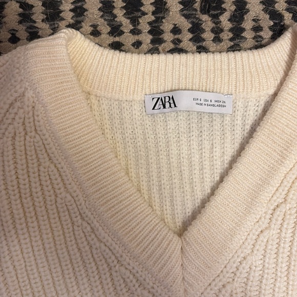 Zara cropped cream v neck sweater - Picture 2 of 3